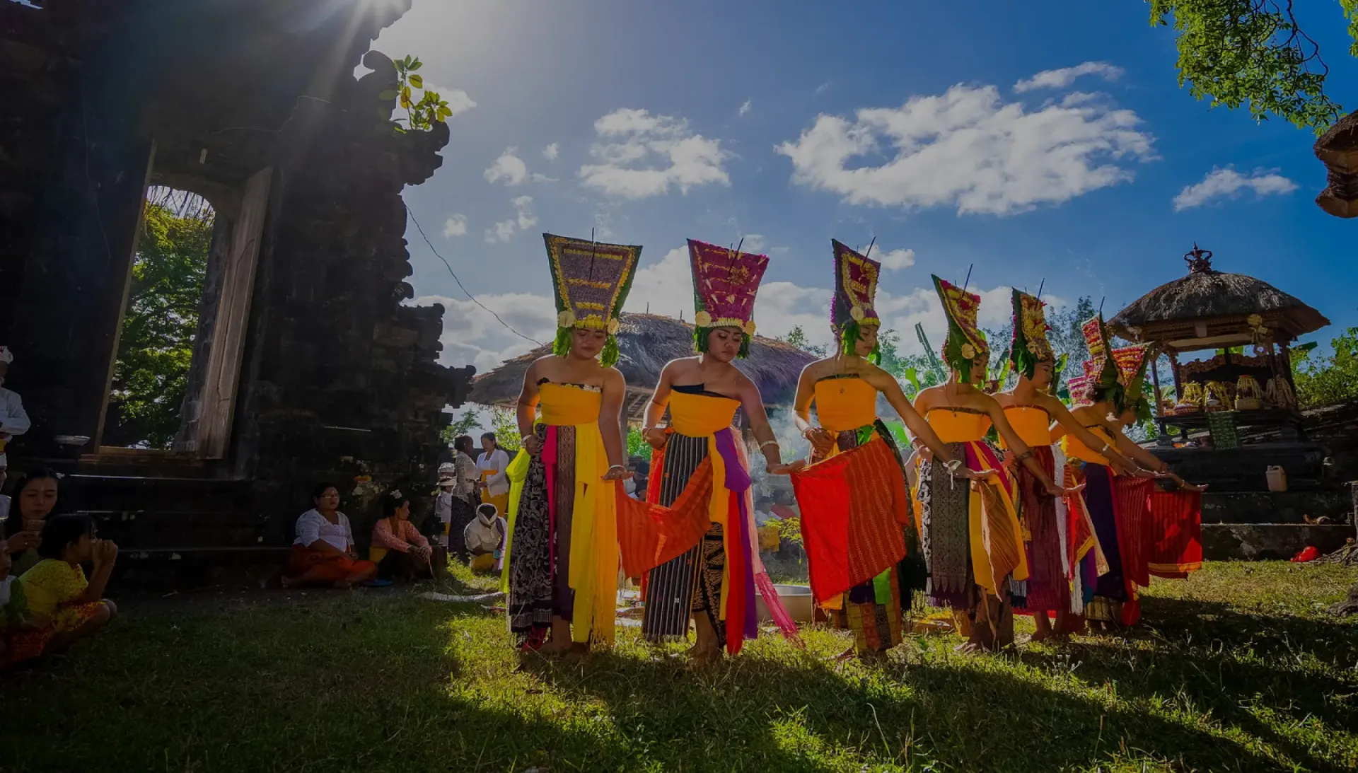 Prosesi budaya di pura Bali